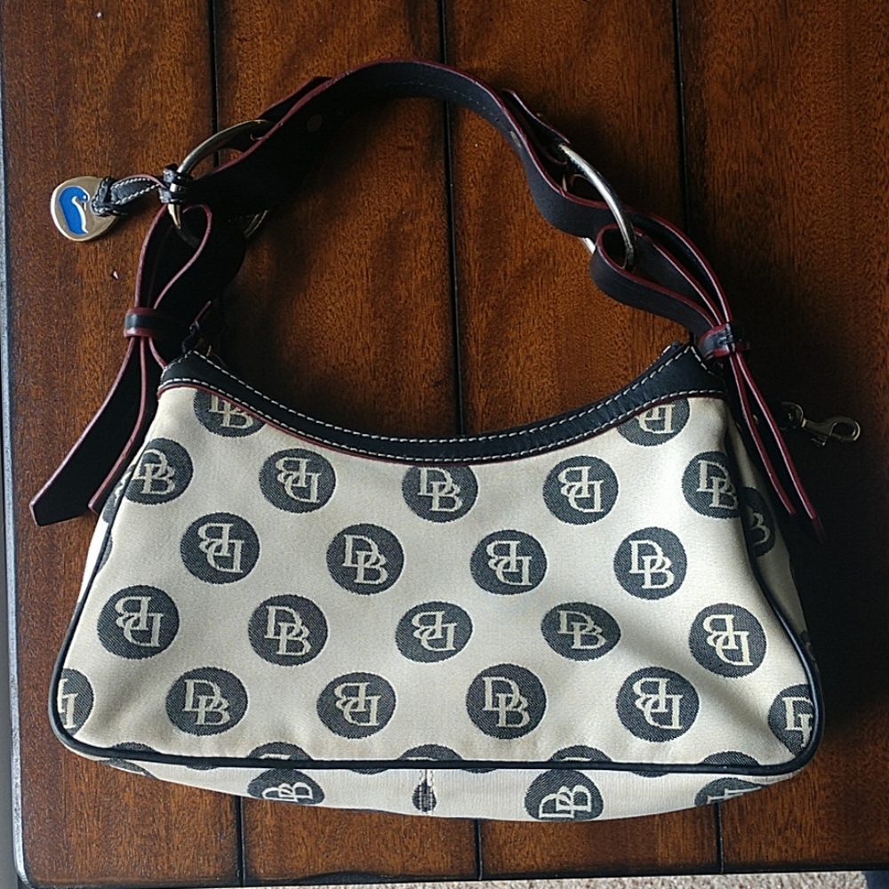 Dooney and Bourke signature hobo